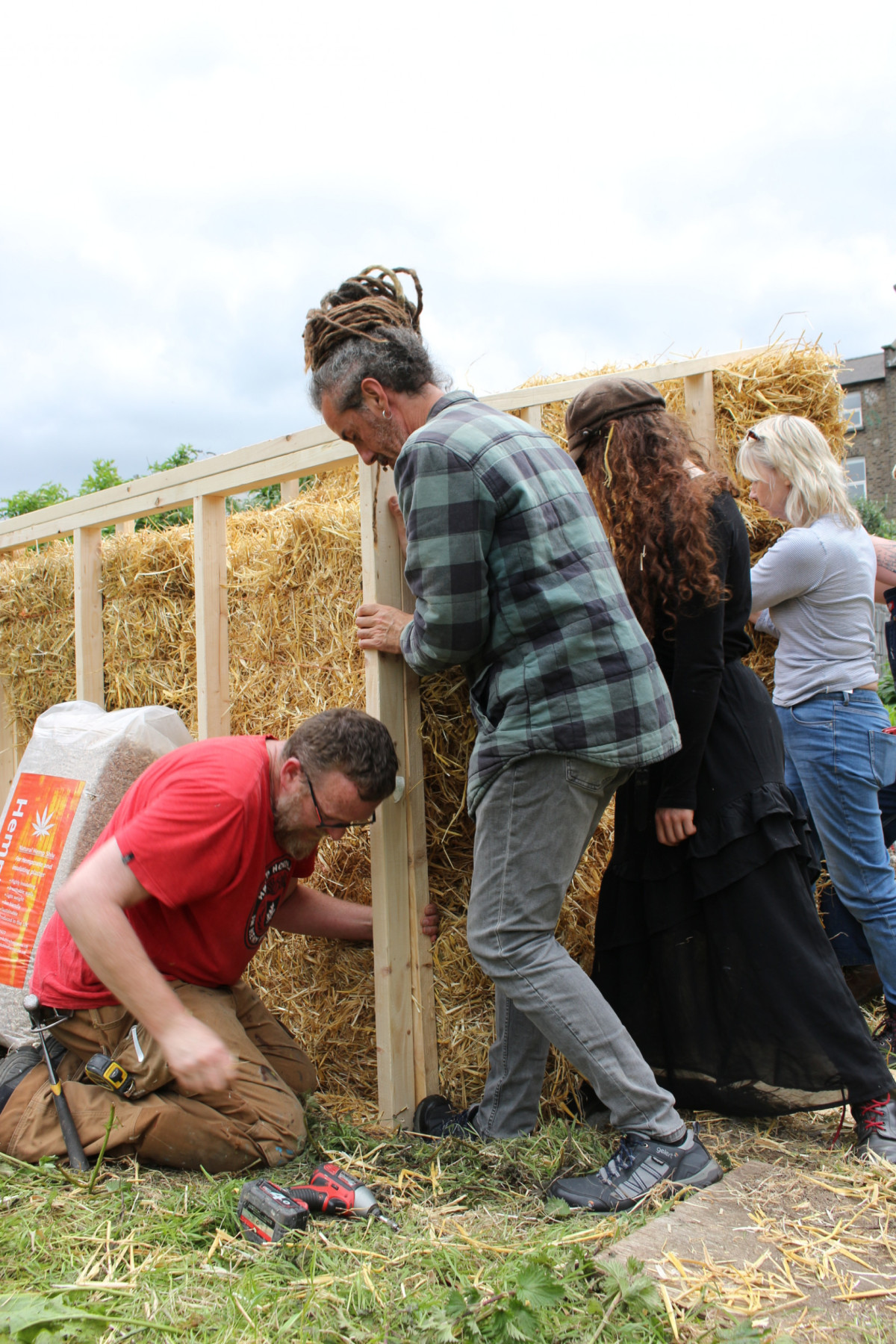 Meitheal Day 2; Installing the frame and filling the void with straw bales